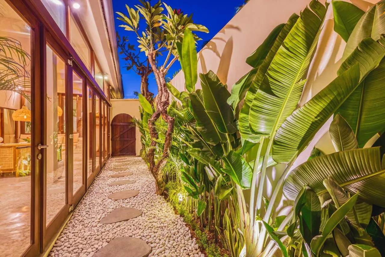 New Fresh 3Bd Prime Location Villa Seminyak